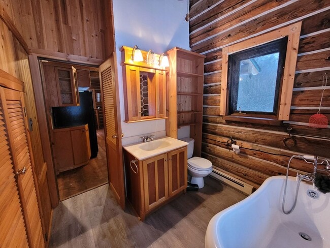 Building Photo - Log Cabin on Acreage, Mosquito Lk Rd