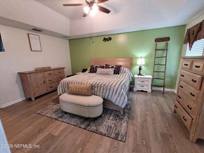 Building Photo - 906 County Rd 217