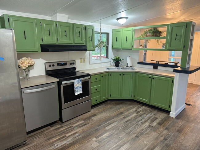 Building Photo - Move-In Ready 3/2 Home With Modern Upgrades & Country Charm