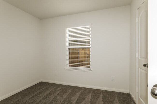 Building Photo - 26861 Steinbeck Dr