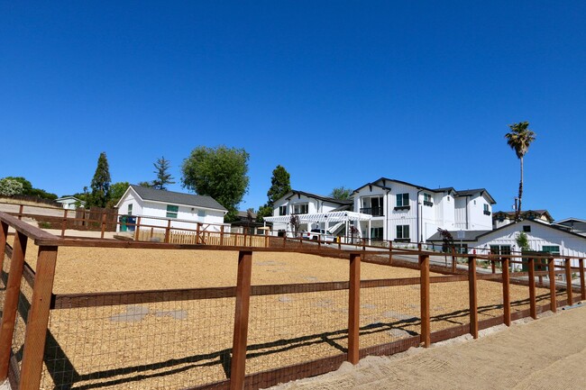 Building Photo - NEWLY Designed & Furnished Modern Farmhous...