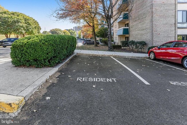 Building Photo - 6137 Leesburg Pike