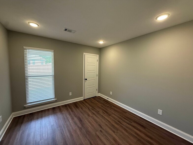 Building Photo - 116 Madisonville Dr