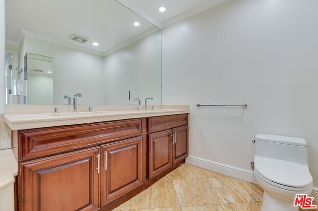 Building Photo - 918 S Wooster St