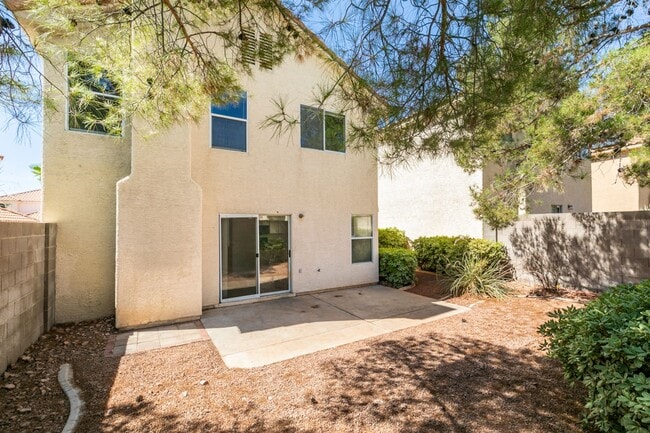 Building Photo - SUMMERLIN, SPACIOUS, 4 BED HOME WHITH A LARGE BACKYARD
