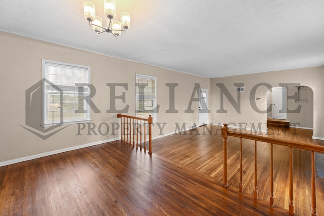 Building Photo - 2318 E Mesita St