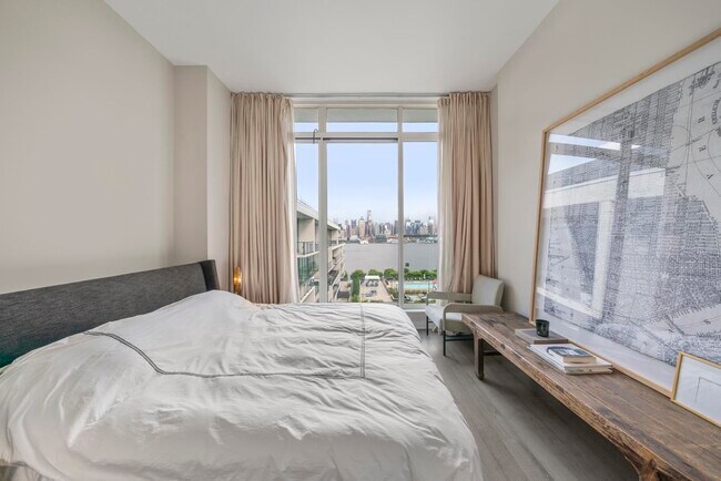 Building Photo - 1200 AVENUE AT Port