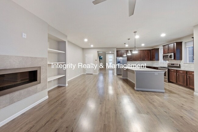 Building Photo - 3 Bed/2.5 Bath Townhome, 1999 sq ft, 2160 Meadows Blvd Unit A