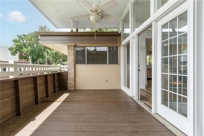 Building Photo - 346 Carpenter Dr NE