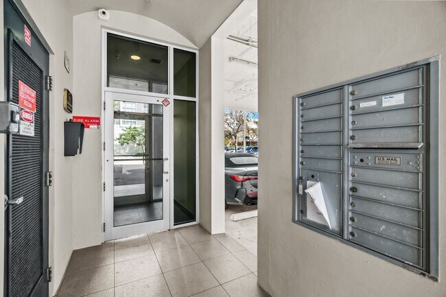 Building Photo - Monthly rental for Season , ( min 4 months)