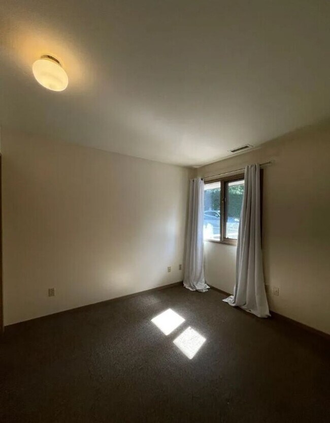 Building Photo - Bayview Chapel and Caretaker Apt - Unit B
