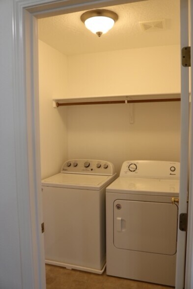 Building Photo - 16633 Sadie Ave