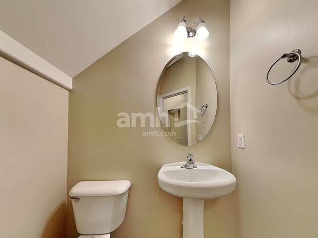 Building Photo - 90 Summer Hill Way