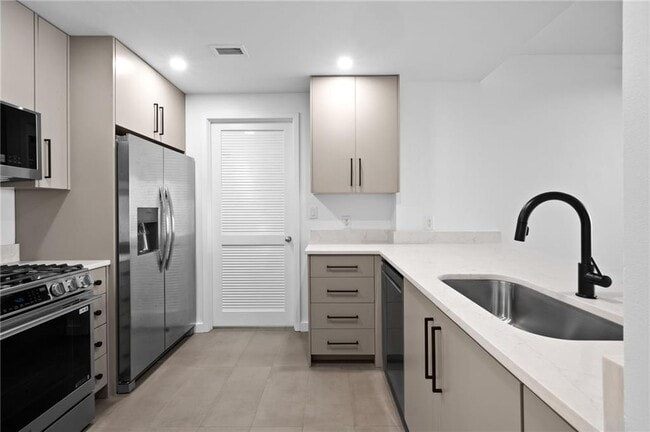 Building Photo - 3338 Peachtree Rd NE