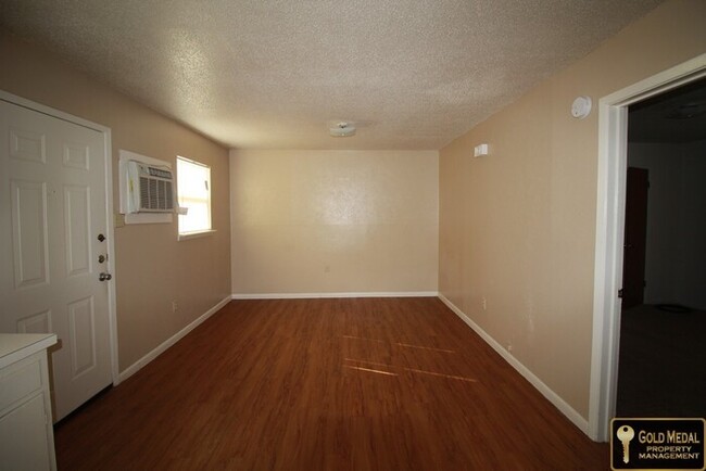 Building Photo - Charming 1-bedroom, 1-bath now available f...