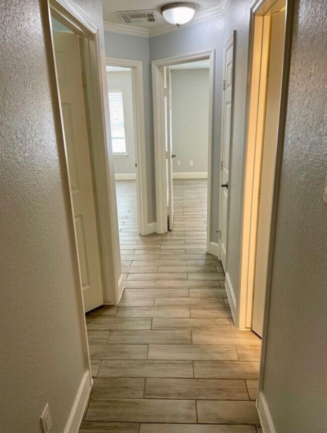 Building Photo - 3116 Creek Bank Ln