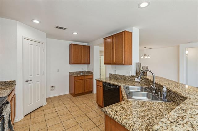 Building Photo - 15944 Avenel Way