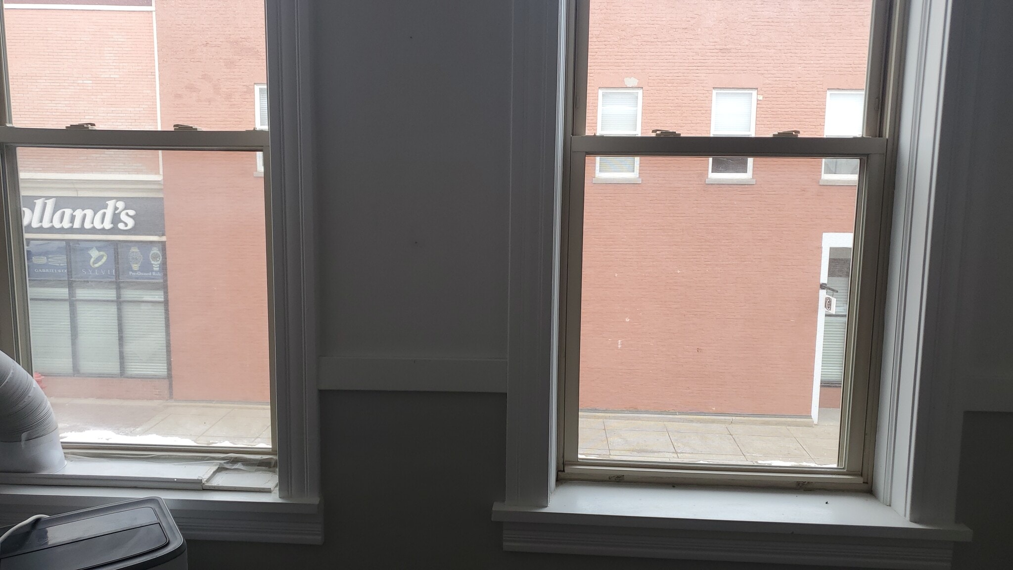 Building Photo - 432 N Milwaukee Ave