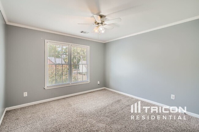 Building Photo - 1315 Bridle Path Dr