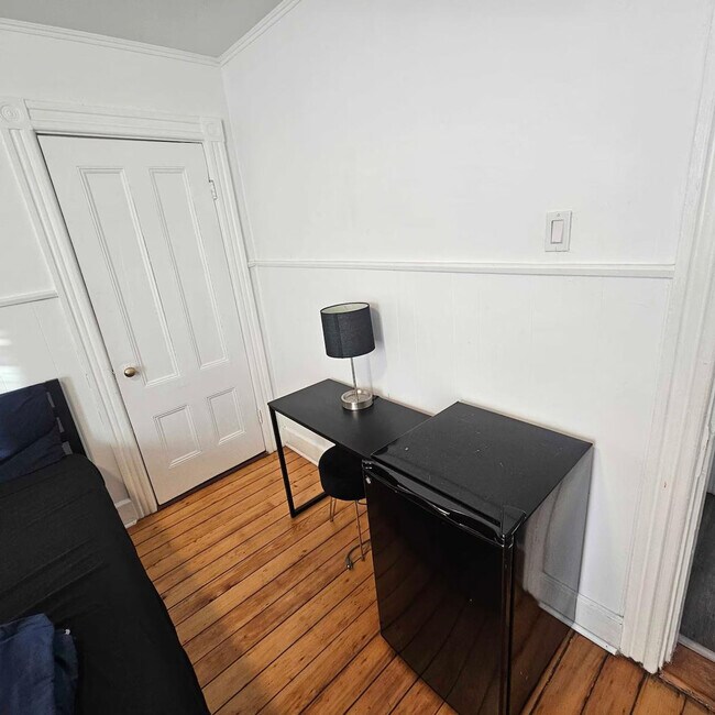 Building Photo - 141 Wendell St