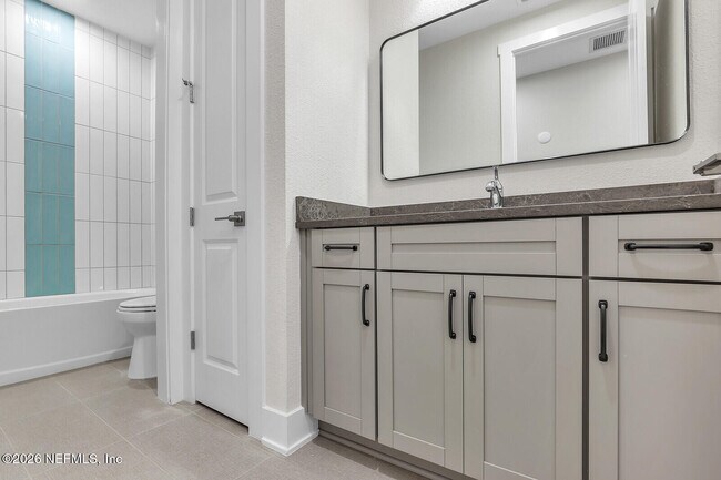 Building Photo - 459 Crestview Dr