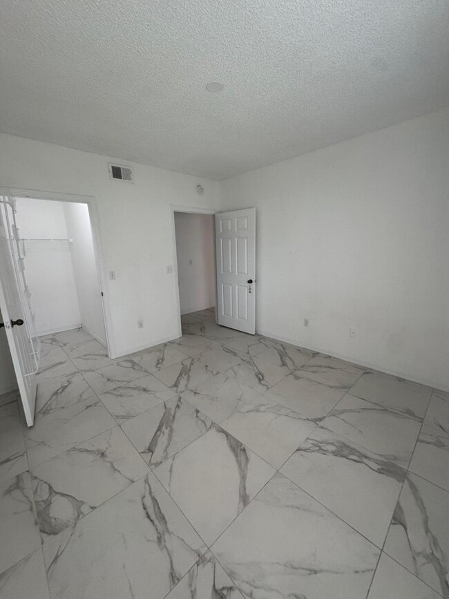 Building Photo - 10330 Fox Trail Rd S