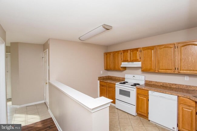 Building Photo - 10014 Beacon Hill Dr