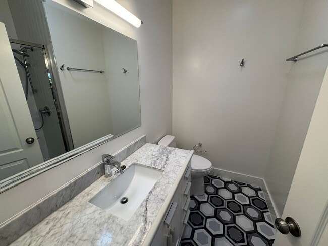 Building Photo - Stunning 4BD/4BA Contemporary Home with Go...