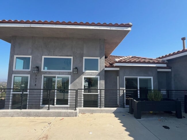 Building Photo - 2378 Edgehill Rd