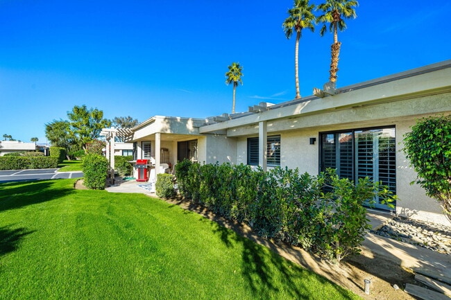 Building Photo - 255 Vía Rengo