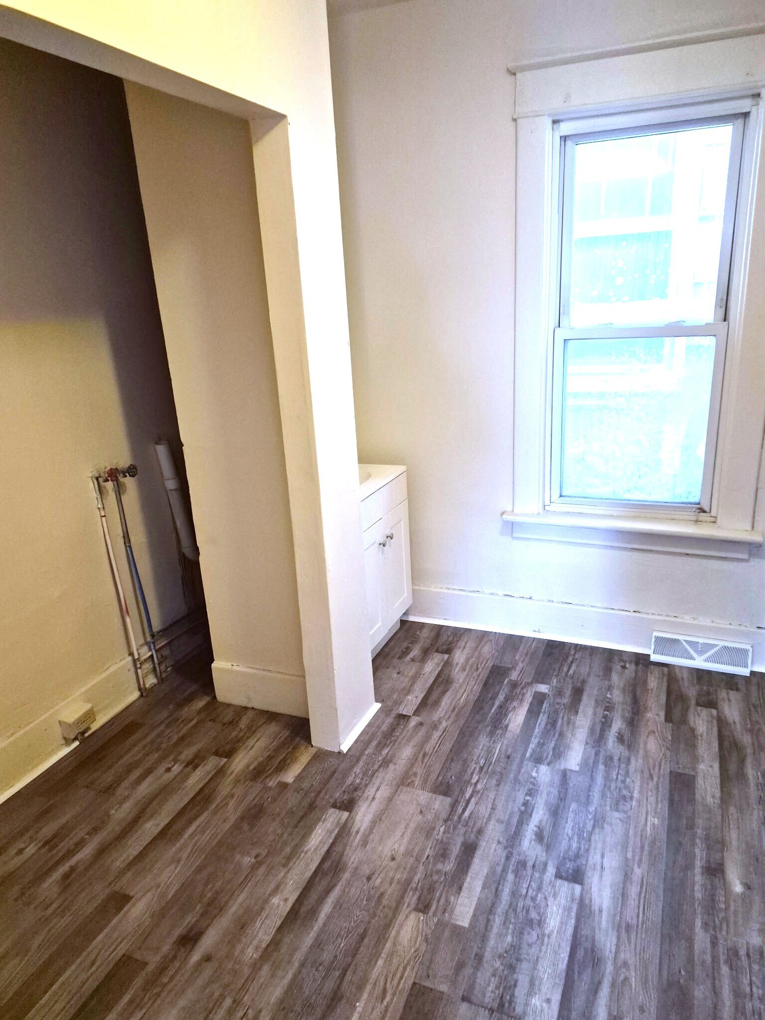 Building Photo - 601 E 12th St