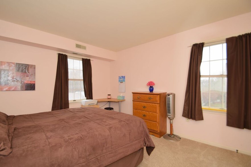 Building Photo - 620 Manatawny St