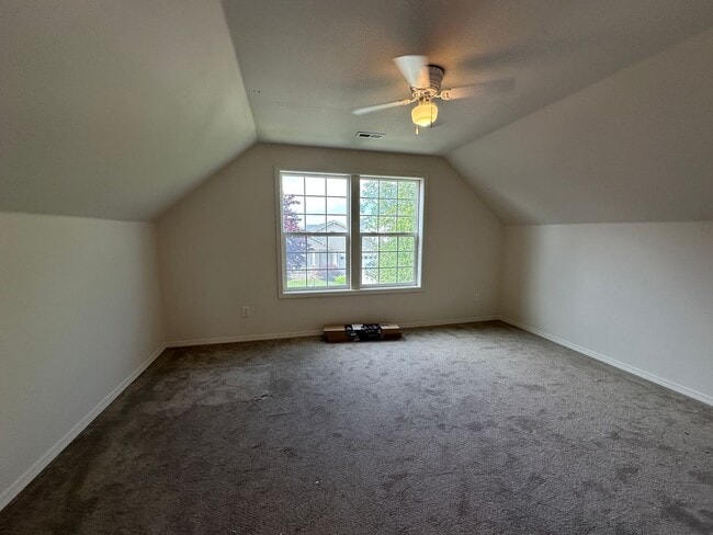 Building Photo - 3 bedroom 2.5 bath off Rd 100