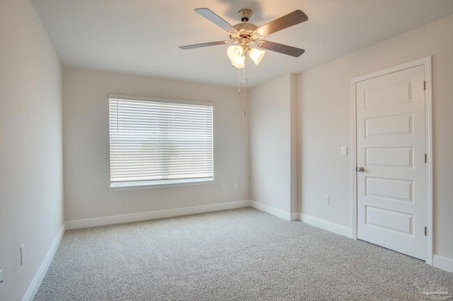 Building Photo - 2495 Cliff Hollow Cir