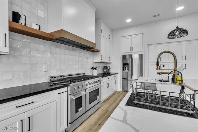 Building Photo - 9513 Villa Ridge Dr