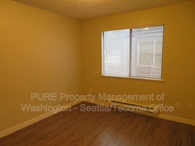 Building Photo - 1011 18th St NE