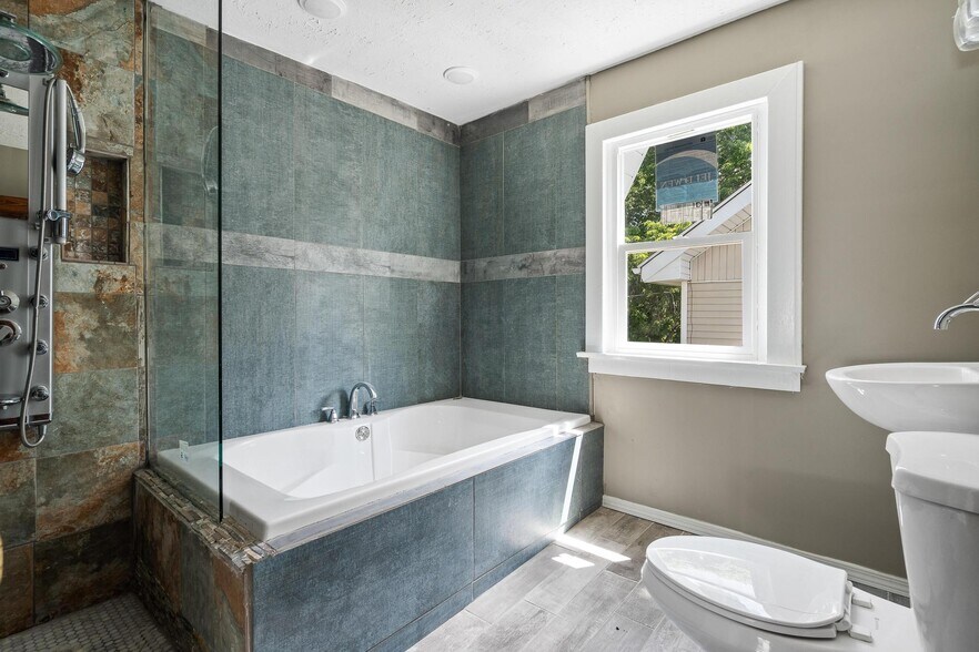 Building Photo - 135 W Hudson Ave