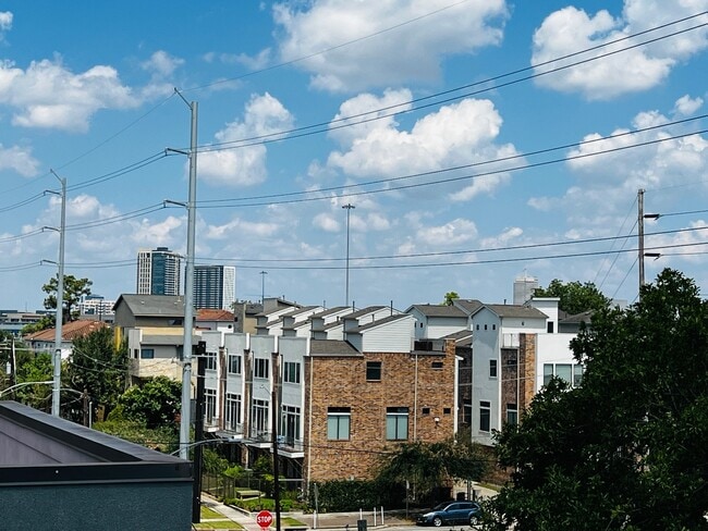 Building Photo - 1524 Blodgett St