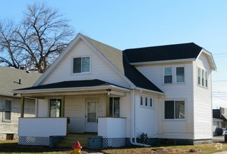 Building Photo - Spacious One Bedroom!