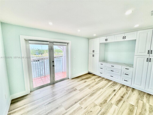 Building Photo - 2415 NW 16th St Rd