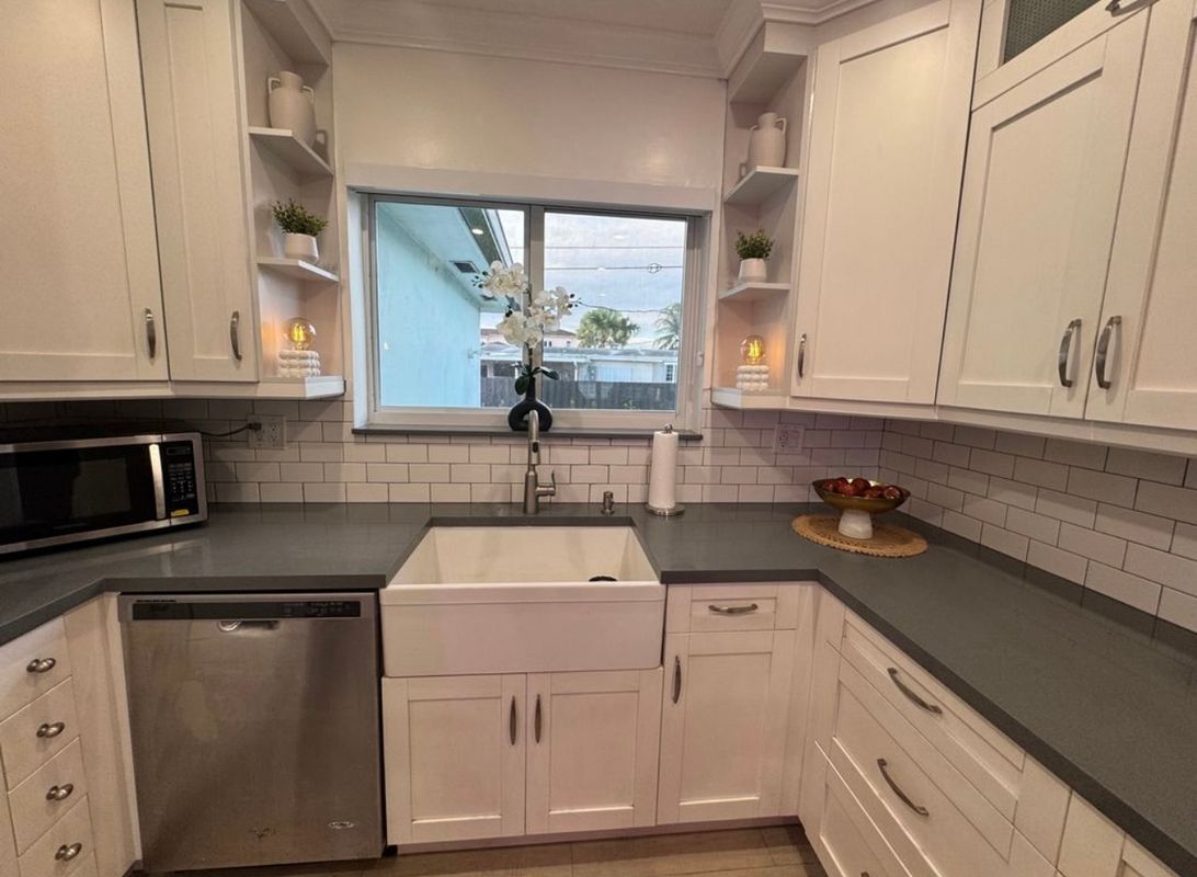 Building Photo - 9315 SW 44th St