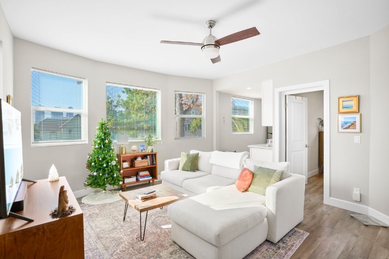 Building Photo - 933 21st St