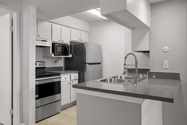 Building Photo - 260 El Dorado Blvd