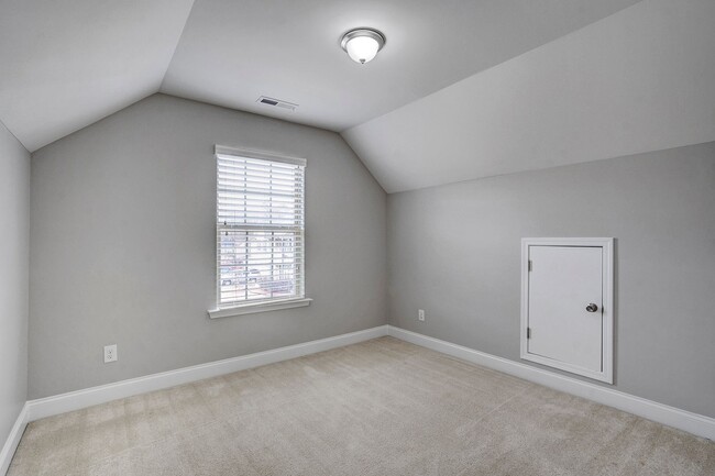 Building Photo - REDUCED- COME SEE TODAY!  Welcome home to ...