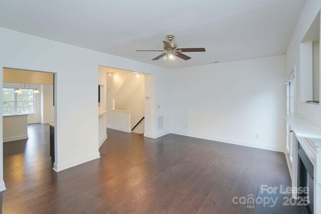 Building Photo - 9858 Treeside Ln