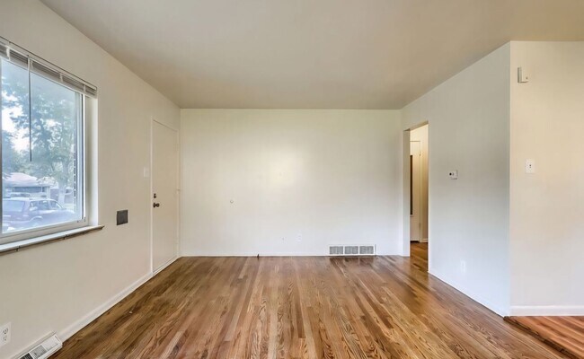 Building Photo - Prentice