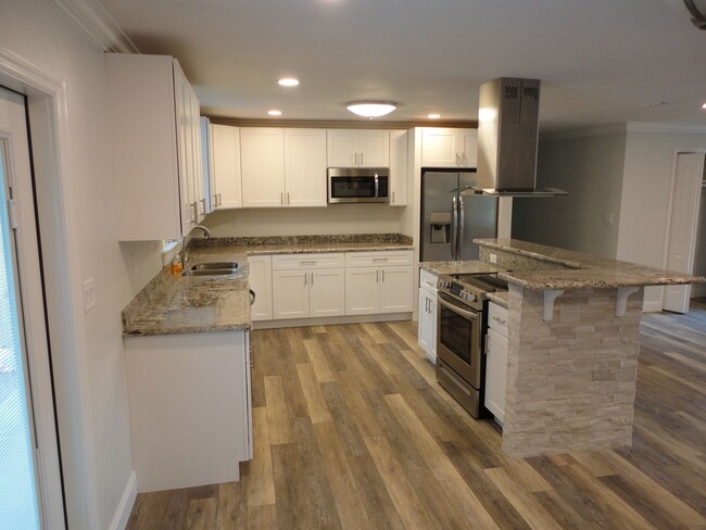 Building Photo - Renovated 4 bedroom/2 bath home in the Sou...