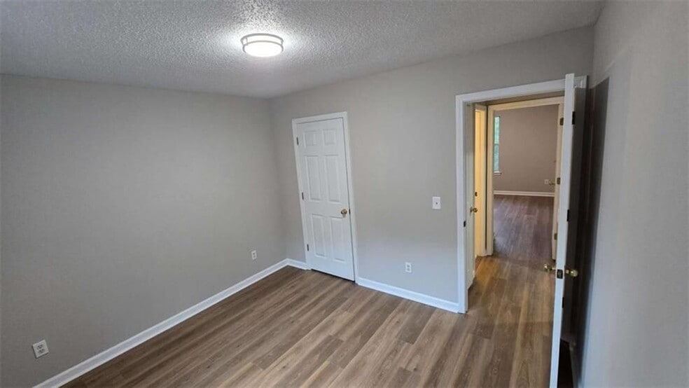 Building Photo - 3025 Mangum Dr