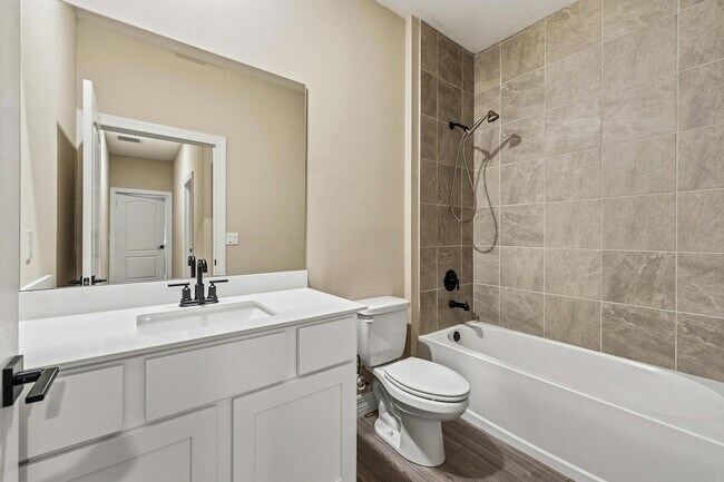 Building Photo - 1817 Party Pl