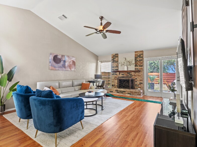 Building Photo - 1108 Collin Dr